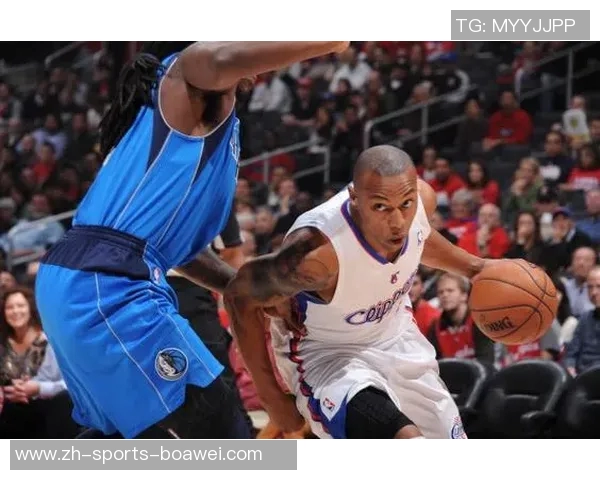 巴特勒强势突破篮下完成折叠打进并造成对手犯规精彩瞬间