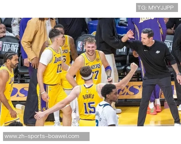 雷迪克称赞文森特在东契奇和小里身边有潜力适合担任首发位置